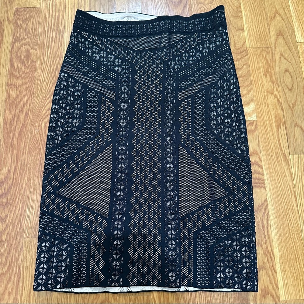 BCBGMaxAzria Black Laser Cut Pattern Pencil Skirt — Size L